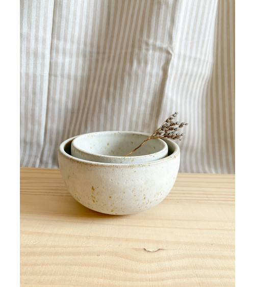 Matte bowl in white speckled ceramic