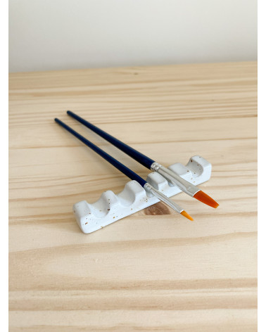 Paint brush holder for painting