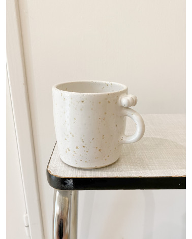 Handmade stoneware mug with seashell