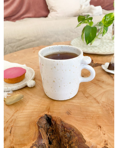 Tasse artisanale blanc moucheté coquillage