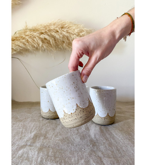 Mug artisanal festonné en céramique fait main