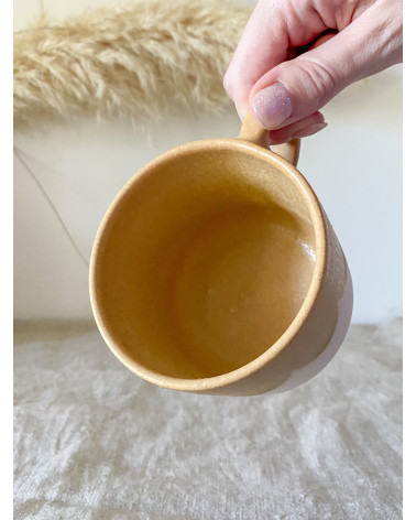 Tasse artisanale festonnée en céramique fait main