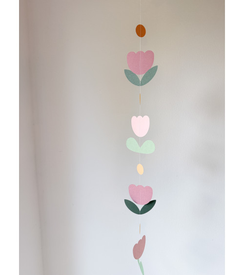 Artisanal paper garland of Dutch tulips