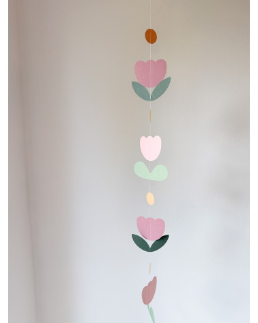 Artisanal paper garland of Dutch tulips