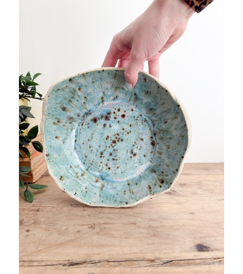 plat rugueux turquoise artisanal en céramique fait main